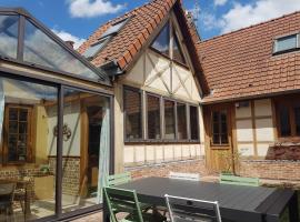 Maison de ville spacieuse et calme en plein coeur d'Amiens, cottage à Amiens