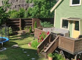 Cozy house with a garden, Child-friendly, budgethotel i Kristiansand
