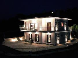 Villa Oliveto con vista, holiday home in Lefkada Town