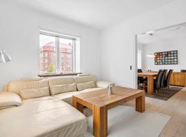 Cozy 2-Bed Apartment in Aalborg, cheap hotel in Aalborg