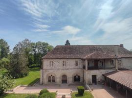 Abbaye Saint Gilbert – obiekt B&B w mieście Saint-Pourçain-sur-Sioule