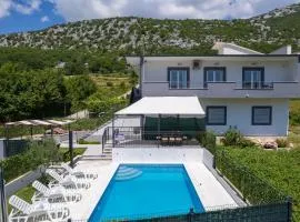 Apartment Campo Verde with a private pool