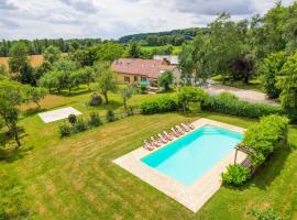 Crazy Villa Les Terres Douces 28 - Heated pool - Basket - 2h Paris - 31p, Hotel in Saint-Bomer