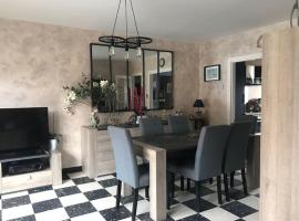 Quartier calme, terrasse plein sud, jardin, hotel in Étaples