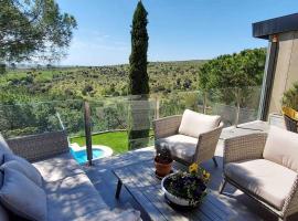 Marvellous home in Madrid with panoramic views, hotel in Galapagar