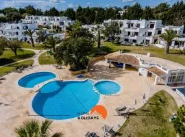 #122 Fully Equiped with Pools, Golf Course, Garden