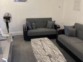 Gorgeous 5 bedroom house, hotel in Hither Green