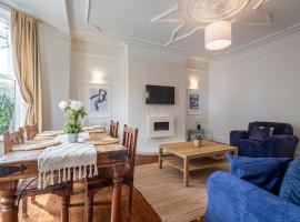 Spacious Apartment in Jesmond with Parking, family hotel in Jesmond