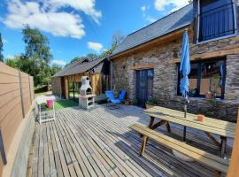 A La Mémoire de Merlin & SPA, hôtel à Saint-Malon-sur-Mel près de : La Fontaine de Jouvence