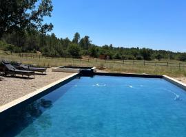 charmant appartement indépendant au sein d'un mas provençal, casa o chalet en Aups