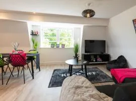 Ultra modern two bedroom & two bathroom apartment with free large parking