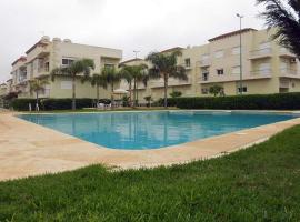 Séjour avec piscine proche de la mer, viešbutis su vietomis automobiliams mieste Tamaris