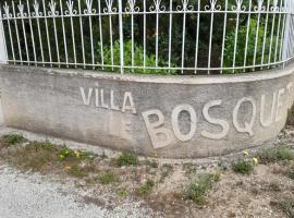 Villa le Bosquet en Luberon., готель у місті Менерб