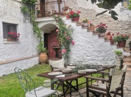 The old stone house, hotel cu parcare din Paramythia