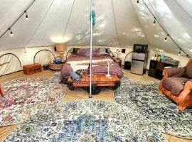 Island Waterfront Glamping - HotTub, Boat, Pet Friendly