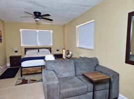 The Vacay Inn, hotel cerca de William J Kelly Park, Lauderdale Lakes