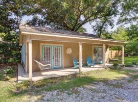 Charming Waveland Retreat with Private Porch!, cottage sa Waveland