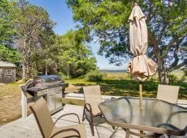 Charming West Yarmouth Cottage - Walk to Beach