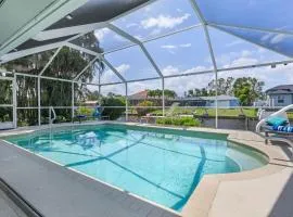 Serene canal, three bedrooms and a large pool! - Villa La Brisa Fresca