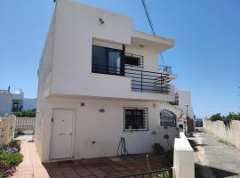 Benatorre Playa (Casa en primera línea de playa)., cottage in Torre de Benagalbón