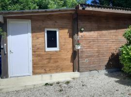 Holiday Chalet 2 Set in Country side, holiday rental in Bouteilles-Saint-Sébastien