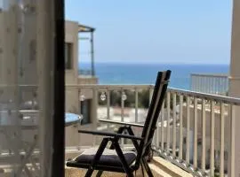 Sea view apartment near the beach