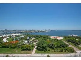 Luxury Building with Ocean Views in Downtown