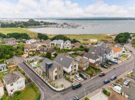 Luxury home with Harbour Views in Poole, luxury hotel in Poole