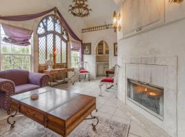 The Castle, holiday rental in Chemainus
