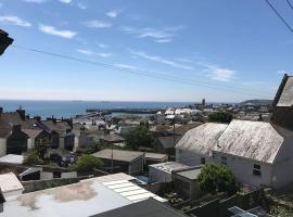 Modern Studio Apartment with harbour views, hotell i Penzance
