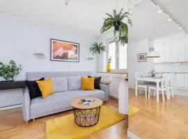 Cozy Apartment Bartla 19 by Noclegi Renters
