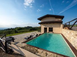 Il Casot Private House with Pool, feriebolig i Borgomale