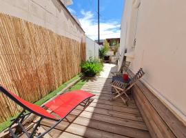 Jolie T2, avec cour privée, hotel en Frontignan