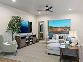Luxury Zion Village - Sleeps 21, Pool, Lazy River, Hot Tub