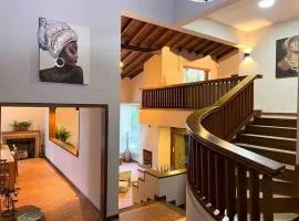 MANSION BR VILLA Piscina, Jacuzzi, 6 min de Provenza