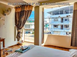 HOTEL LUCHO'S, מלון בAucayacu