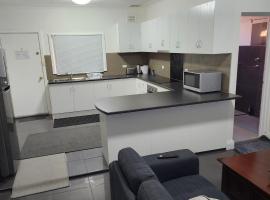 City Villa 39 Blende st Broken Hill NSW 2880, жилье для отдыха в городе Брокен-Хилл