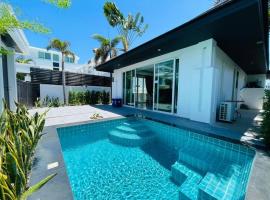 Palm Oasis Pool Villa by Pattaya Holiday, hotel i Jomtien Beach