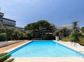 Appartement 6 couchages dans résidence avec piscine, holiday rental in Juan-les-Pins
