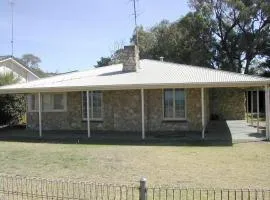 Gorgeous Stone Cottage on the Seafront