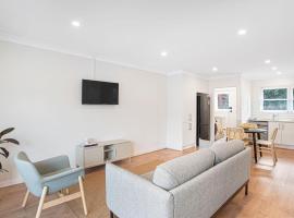 Prime Location 2 Bed Renovated in Royston Park, ξενοδοχείο σε Kensington and Norwood