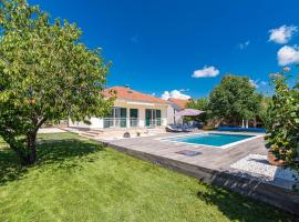 Holiday Home Endi, Villa in Lozovac