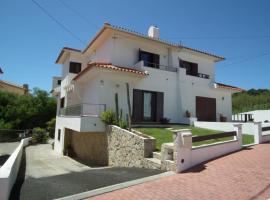 Casa Eunice Sunny Terrace, villa na Lourinhã