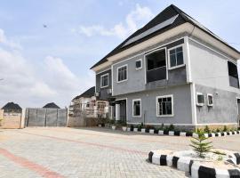 Domi Smart 2 Bedroom Serviced Apartment with 24 hour Power, rental liburan di Benin City