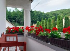 Karádi Vendégház, hotell i Háromhuta