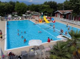 Sereno Camping Holiday, viešbutis mieste Moniga