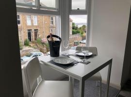 Newly Renovated Modern Studio Apartment, apartment in Penzance