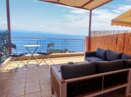 Simply Meraki Gytheian apt with Panoramic Sea View, παραθεριστική κατοικία στο Γύθειο