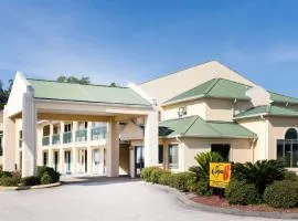 Super 8 by Wyndham Brunswick South I-95