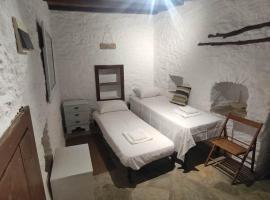 Linardo low cost, hotel in Ano Syros